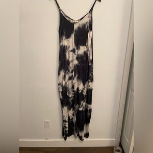LA MIEL Monochrome Tie-Dye Top